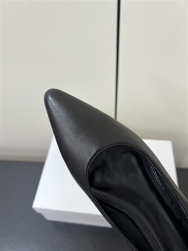 2025112717393670 310